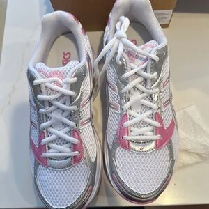 Asics White and Pink Sneakers with Breathable Mesh and Pink Accents